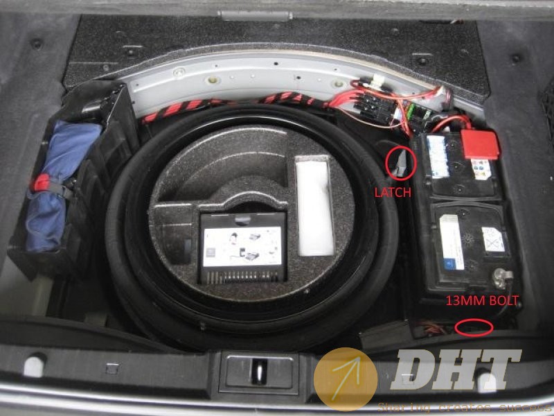 Mercedes-Benz E-Class and E-Class AMG How to Replace Main and Auxiliary Batteries - 1.jpg